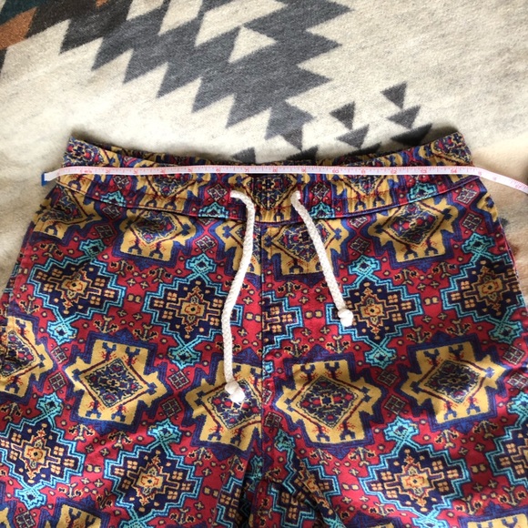 Geometric patterned drawstring shorts - Picture 11 of 13